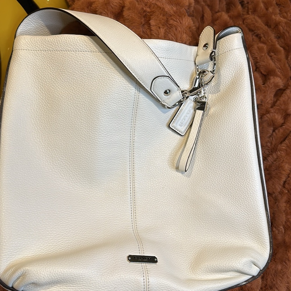 NWOT Coach “ Park Avery” studded Hobo Bag
White pebbled Leather - Picture 12 of 16